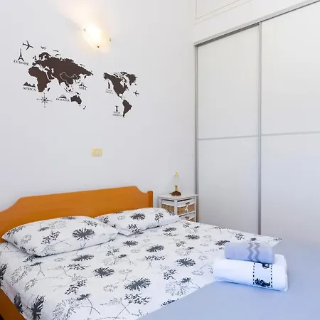 Apartment Nika 2002 *